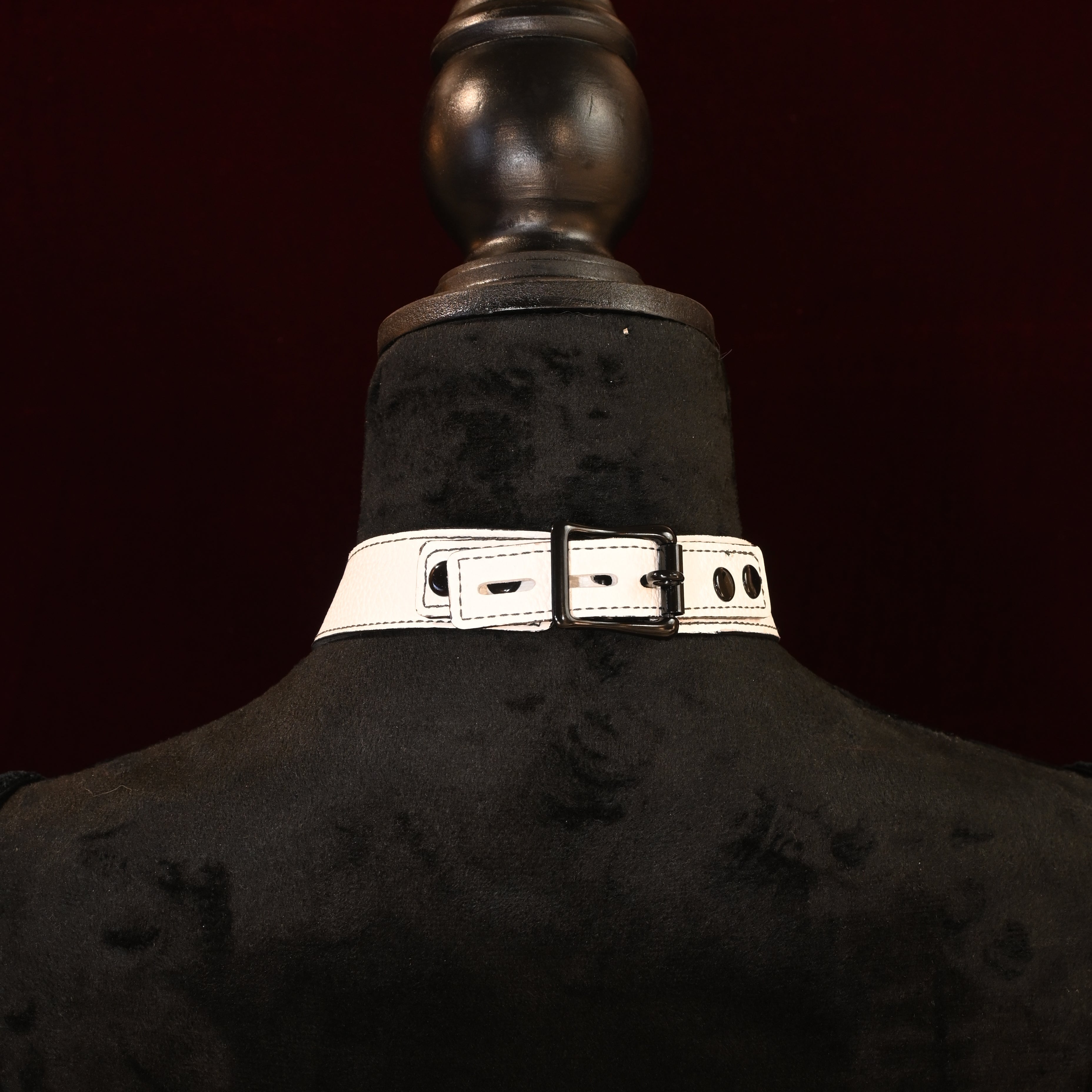 White Leather Locking Martingale Collar image 1