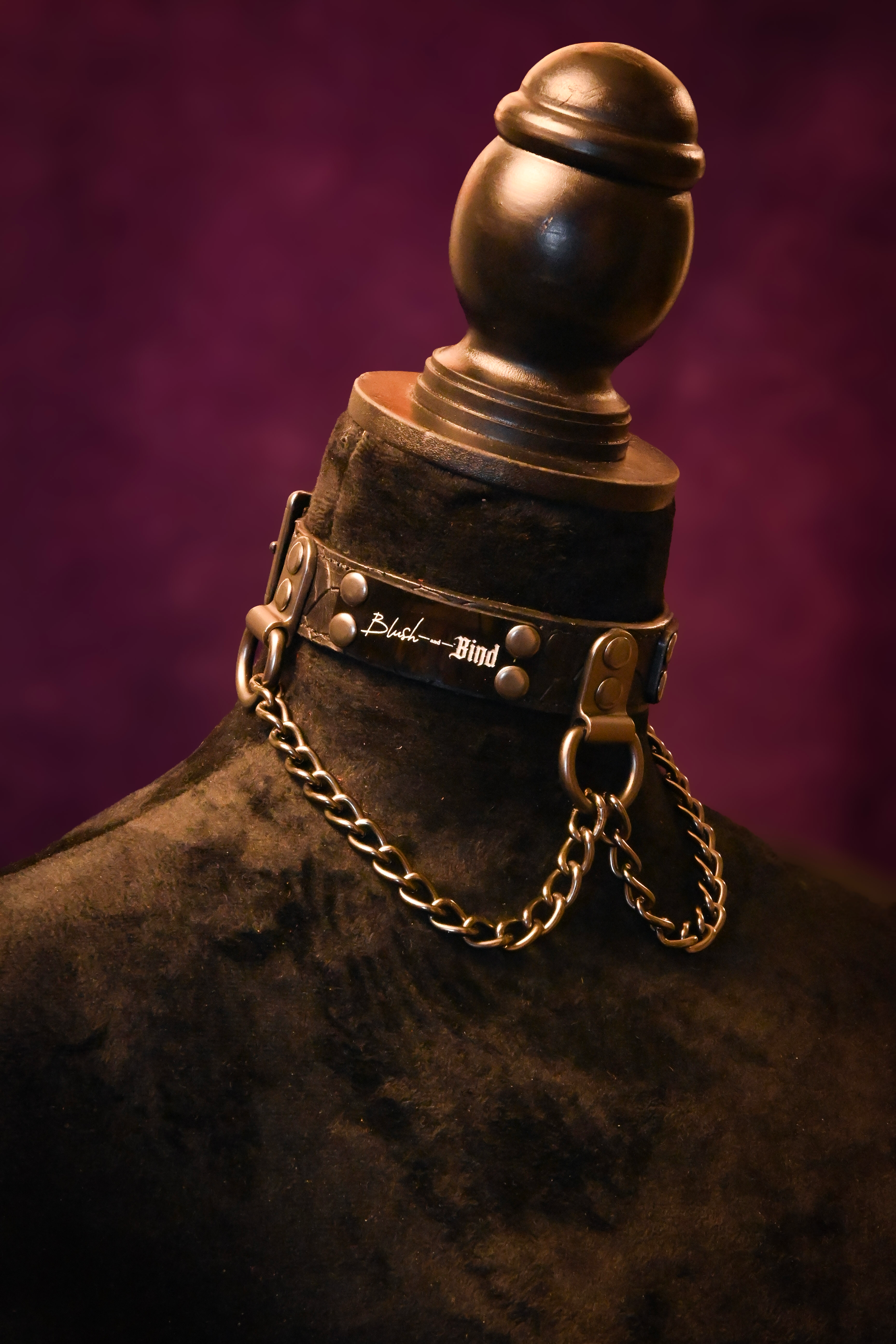Black Scale Embossed Leather with Gunmetal Chain Name Plate Collar