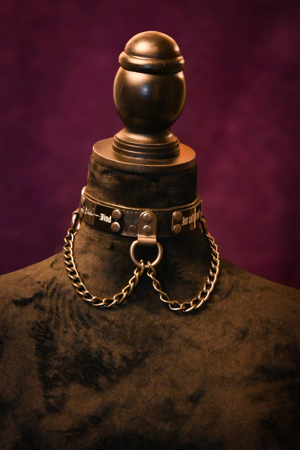 Black Scale Embossed Leather with Gunmetal Chain Name Plate Collar